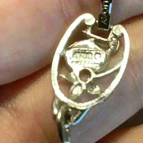 Vintage Avon Silver Rose Pattern Clasp Metal Bracelet - Picture 6 of 6